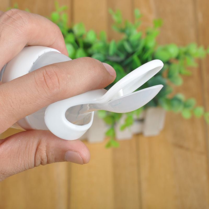 Biberon avec cuillère pour nouveau-né | EasyBottle™ - Bébé Needs